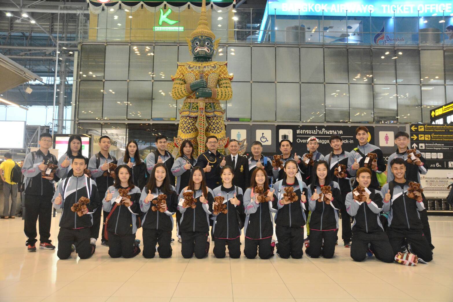 “ทัพแบดมินตันเยาวชนไทย ชุดชิงแชมป์เอเชีย 2017 เดินทางไปอินโดนีเซีย วันนี้”