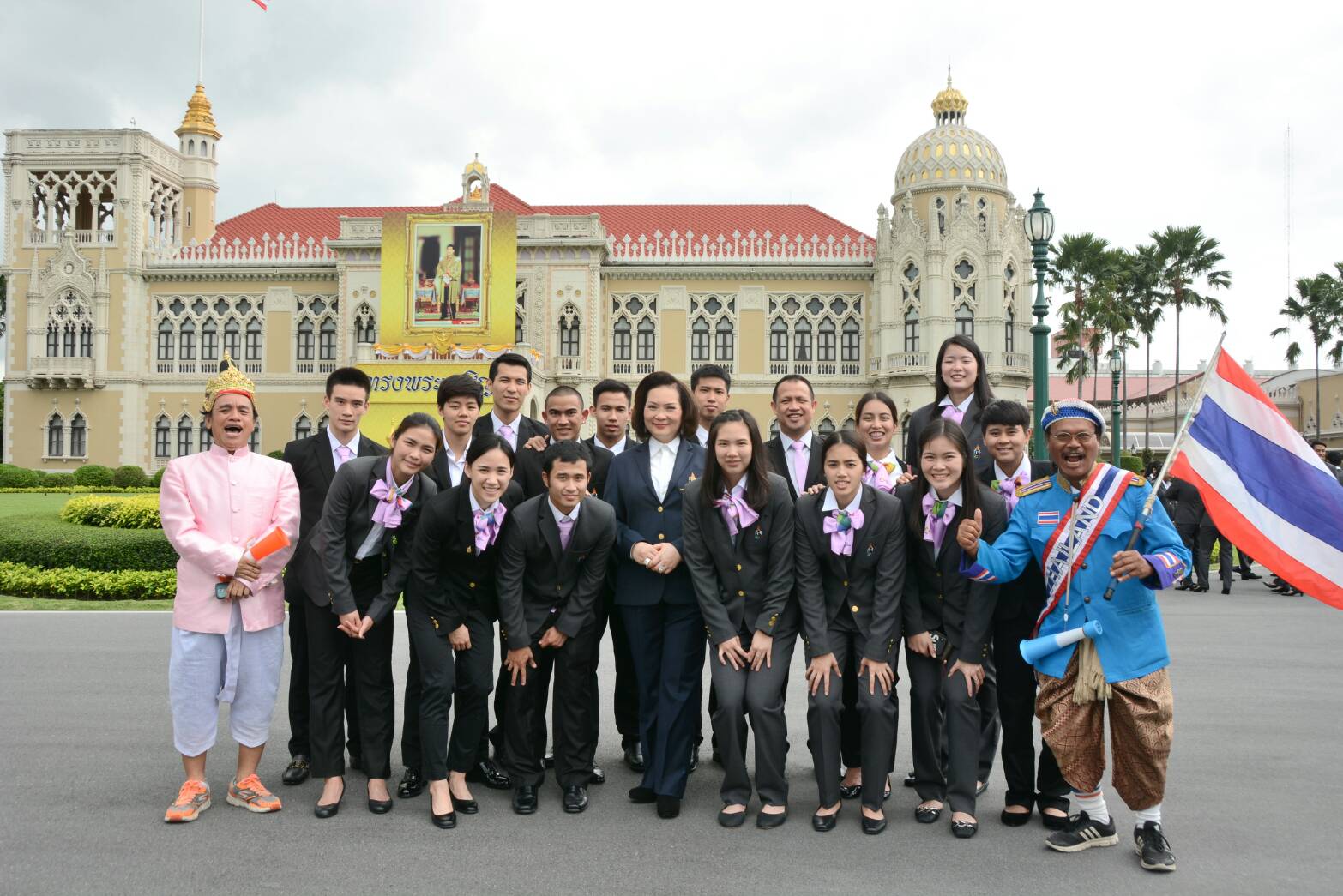 คณะนักกีฬาแบดมินตันทีมชาติไทย ที่จะเดินทางไปร่วมแข่งขันกีฬาเอเชี่ยนเกมส์ เข้ารับโอวาทนายกรัฐมนตรี 