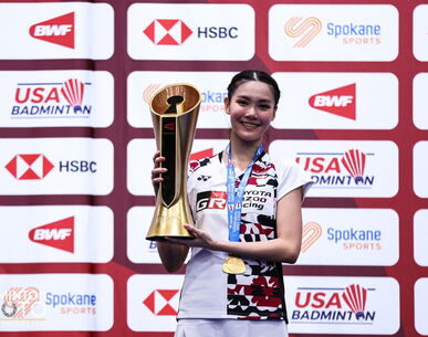 "พิงค์" พิชฌามลณ์ นักแบดมินตันเยาวชนทีมชาติไทยวัยเพียง 16 ปี คว้าแชมป์แบดมินตันหญิงเดี่ยวเยาวชนโลก 2023