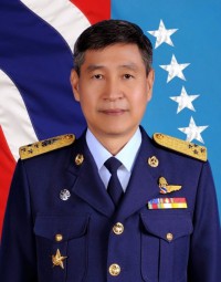 พลอากาศเอก ตรีทศสนแจ้ง