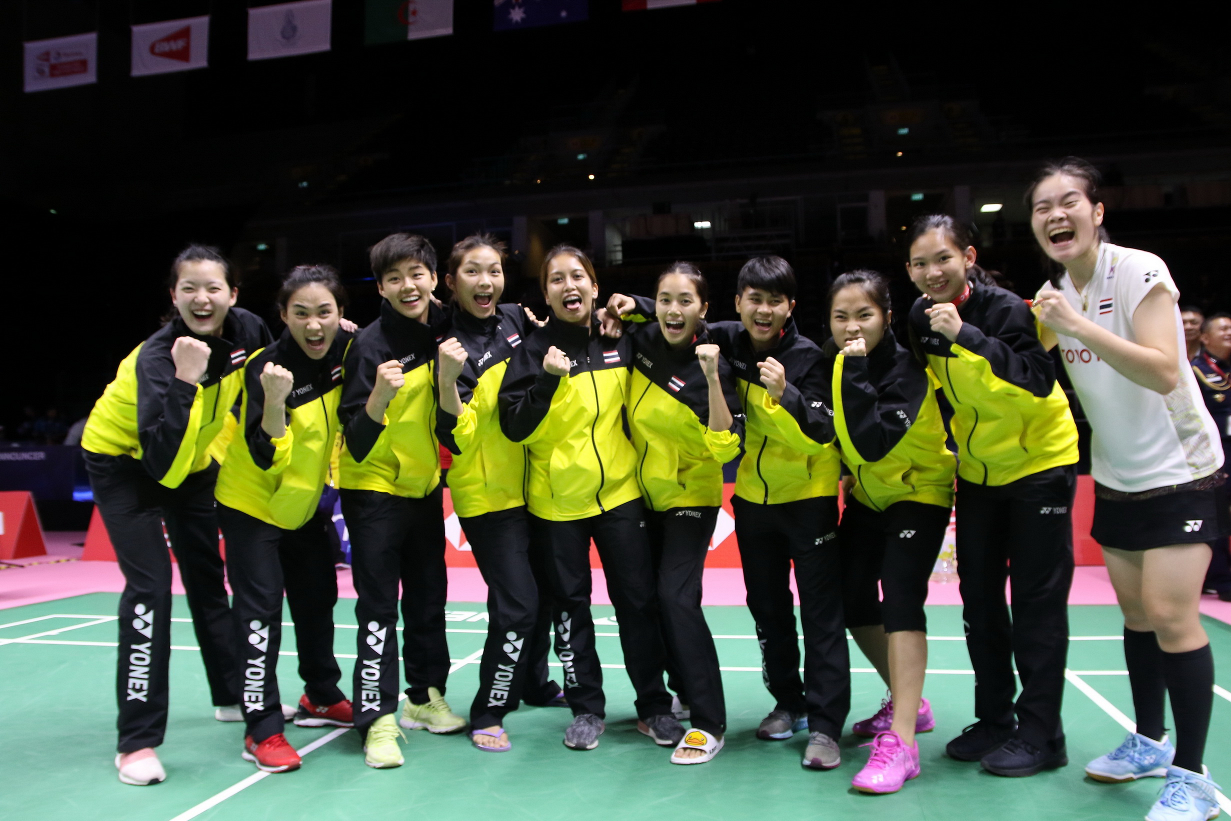 สาวไทยไล่ต้อนฮ่องกงกระจายจองตั๋ว 8 ทีม เมื่อวันที่ 21 พค สาวไทยไล่ต้อนฮ่องกงกระจายจองตั๋ว 8 ทีม เมื่อวันที่ 21 พค