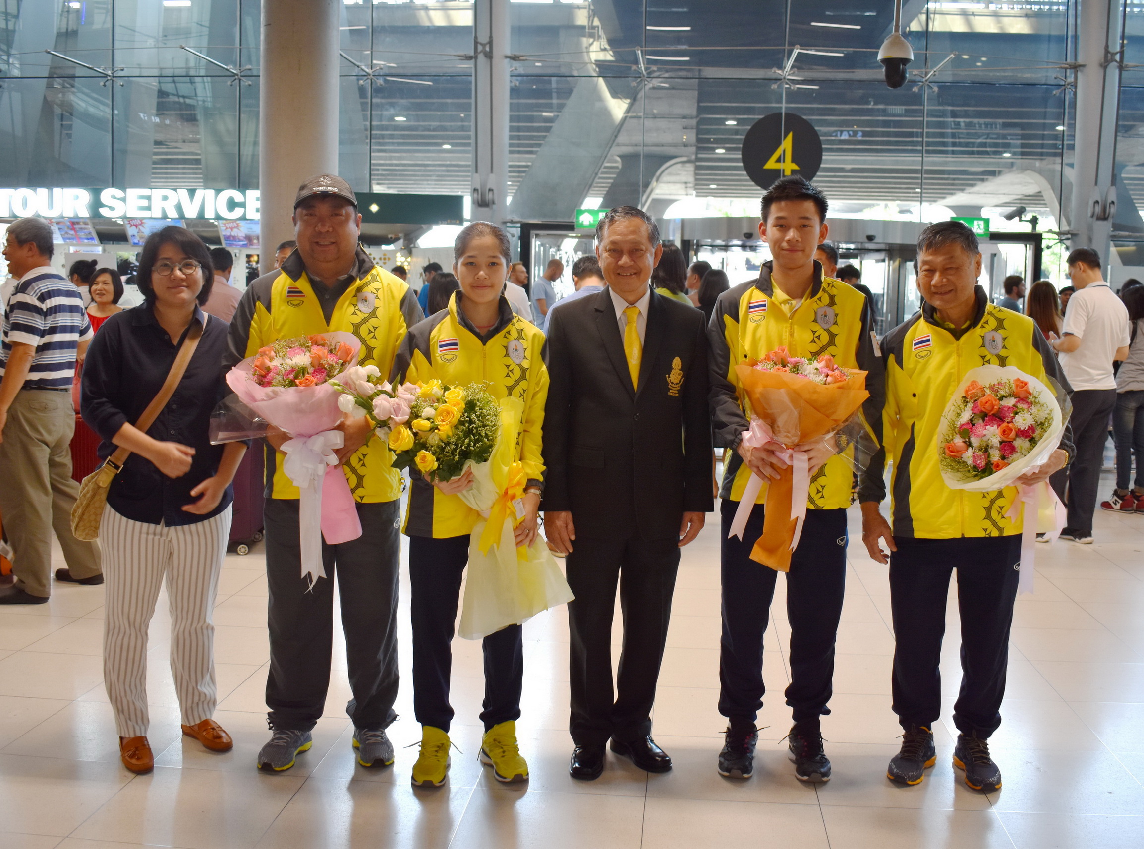 “จิว-วิว” ดาวรุ่งแบดมินตัน ยูธ อลป.กลับไทย  คุณหญิงปัทมา มั่นใจอนาคตแข็งแกร่ง