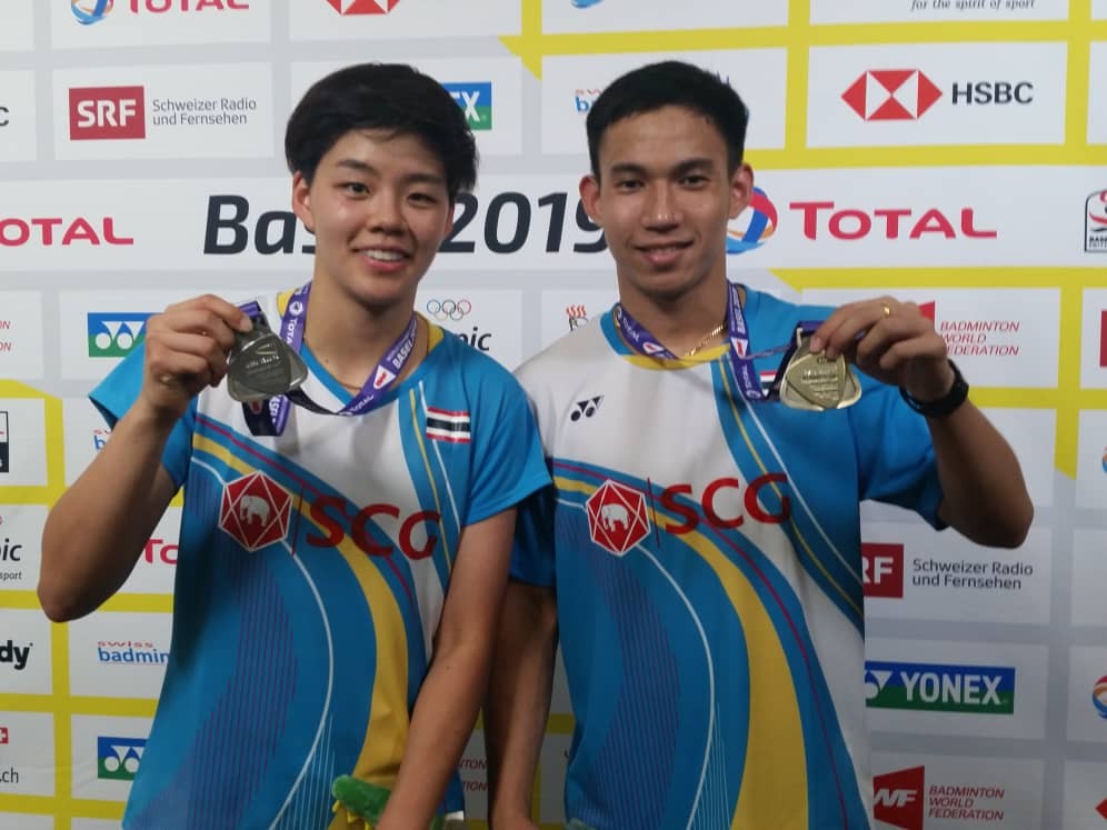 บาส-ปอป้อ สร้างประวัติศาสตร์หน้าใหม่ คว้าเหรียญเงินขนไก่ชิงแชมป์โลก