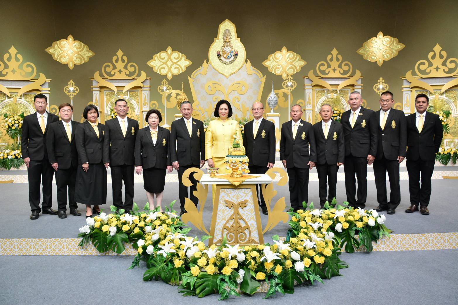 คุณหญิงปัทมา ลีสวัสดิ์ตระกูล พร้อมด้วยคณะกรรมการสมาคมฯ ร่วมบันทึกเทปโทรทัศน์ถวายพระพรพระบาทสมเด็จพระเจ้าอยู่หัว เนื่องในวันเฉลิมพระชนมพรรษา