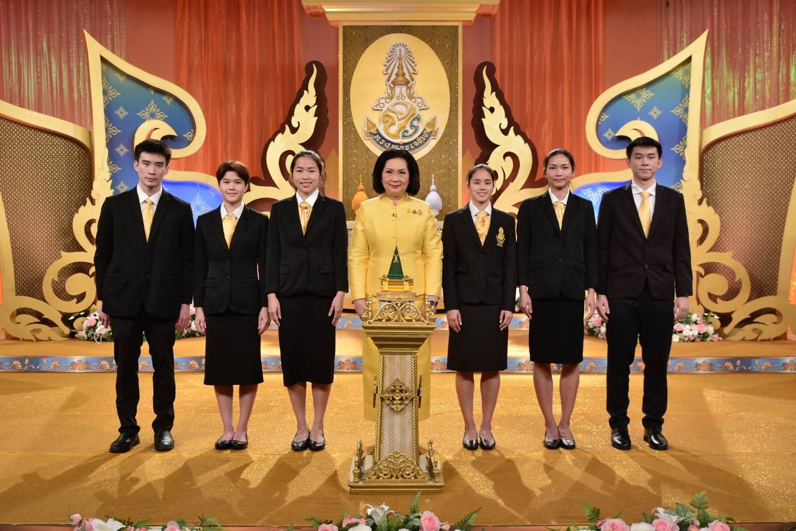คุณหญิงปัทมา ลีสวัสดิ์ตระกูล พร้อมด้วยนักกีฬาแบดมินตันทีมชาติไทย ร่วมบันทึกเทปโทรทัศน์ถวายพระพรชัยมงคล คุณหญิงปัทมา ลีสวัสดิ์ตระกูล พร้อมด้วยนักกีฬาแบดมินตันทีมชาติไทย ร่วมบันทึกเทปโทรทัศน์ถวายพระพรชัยมงคล