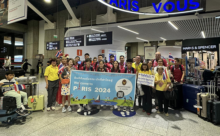 ทัพใหญ่แบดมินตันไทยเดินทางถึงปารีส คนไทยในฝรั่งเศสต้อนรับอย่างอบอุ่น ทัพใหญ่แบดมินตันไทยเดินทางถึงปารีส คนไทยในฝรั่งเศสต้อนรับอย่างอบอุ่น
