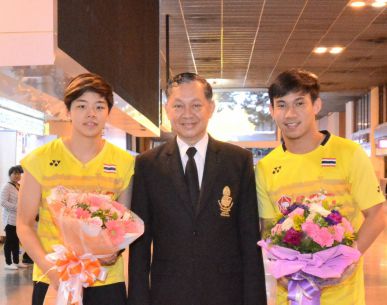 “ต้อนรับ บาส-ปอป้อ คู่ผสมรองแชมป์เอเชีย 2017 เดินทางกลับไทยวันนี้”