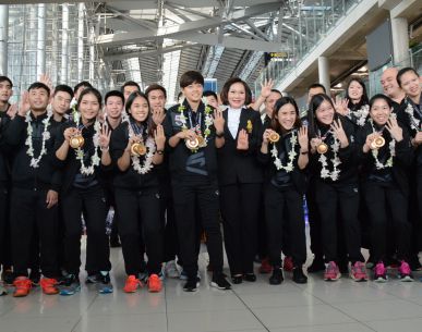 นักแบดมินตันชุดประวัติศาสตร์ กลับไทย หลังเป็นเจ้าเหรียญทองแบดมินตันซีเกมส์ ครั้งที่ 29