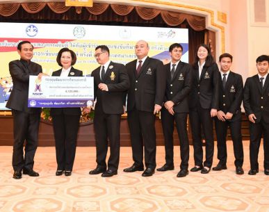 พลเอกประยุทธ์ แสดงความยินดีกับคณะนักกีฬาซีเกมส์ ครั้งที่ 29  สมาคมแบดฯ รับมอบเงินรางวัลจากกองทุนพัฒนาการกีฬาแห่งชาติ