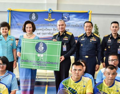 ผบ.ทอ. รับมอบสนามแบด จากนายกสมาคมแบดฯ ให้แก่ กองบิน 7 เพื่อกิจกรรมสันทนาการด้านกีฬา