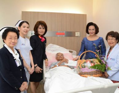“คุณหญิงปัทมา” เยี่ยมให้กำลังใจพร้อมมอบเงินช่วยค่ารักษาพยาบาล ให้คุณศิวดล อดีตนายกส.ผู้สื่อข่าวกีฬาฯ