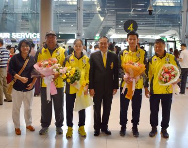 “จิว-วิว” ดาวรุ่งแบดมินตัน ยูธ อลป.กลับไทย  คุณหญิงปัทมา มั่นใจอนาคตแข็งแกร่ง