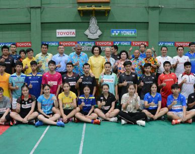 นักแบดไทยรวมใจรดน้ำขอพร คุณหญิงปัทมา ลีสวัสดิ์ตระกูล เนื่องในเทศกาลสงกรานต์ ประจำปี 2562
