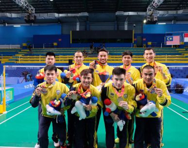 ทีมตบลูกขนไก่ชายไทย รับเหรียญทองแดง ในการแข่งขันแบดมินตัน กีฬาซีเกมส์ ครั้งที่ 30