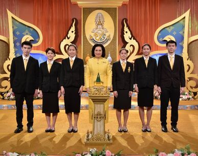 คุณหญิงปัทมา ลีสวัสดิ์ตระกูล พร้อมด้วยนักกีฬาแบดมินตันทีมชาติไทย ร่วมบันทึกเทปโทรทัศน์ถวายพระพรชัยมงคล