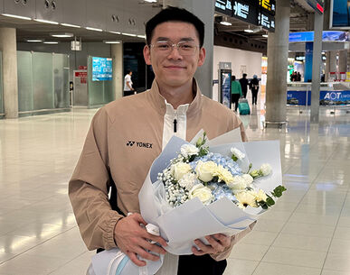 วิว-กุลวุฒิ" กลับถึงไทยแล้ว หลังคว้าเหรียญเงินแบดมินตันชิงแชมป์โลก 2025 เตรียมลุ้นแข่งซีเกมส์